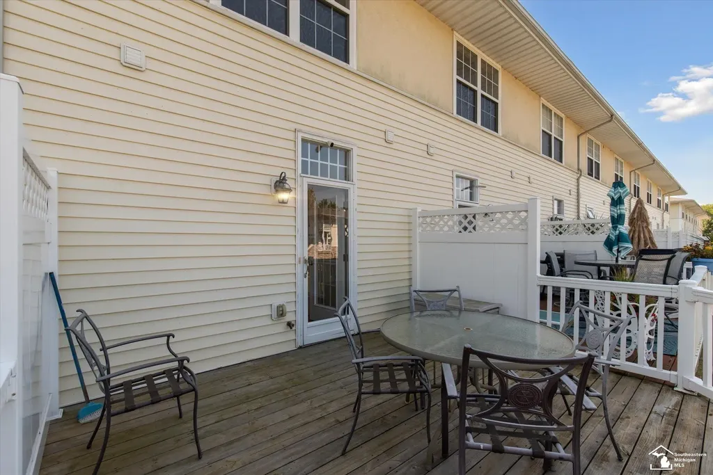 216 Beachwalk Trail Luna Pier City MI 48157