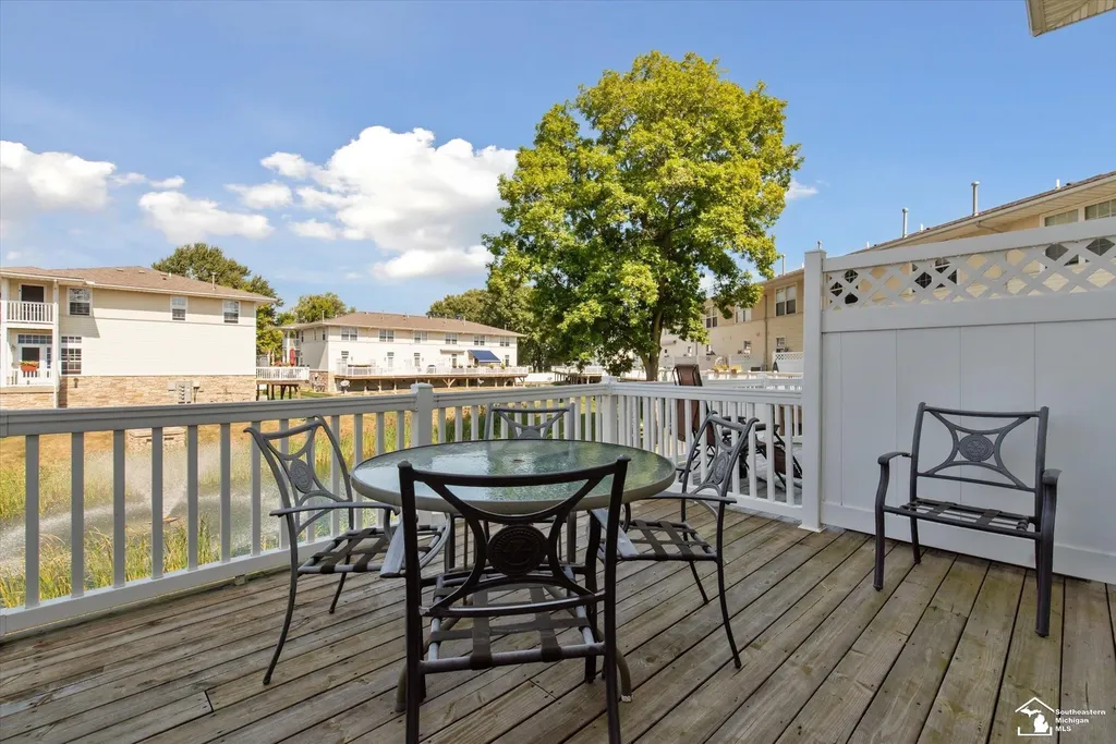 216 Beachwalk Trail Luna Pier City MI 48157