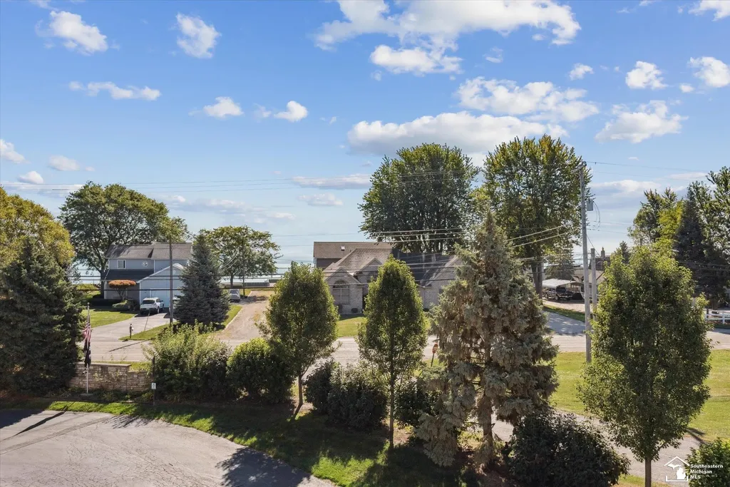 216 Beachwalk Trail Luna Pier City MI 48157