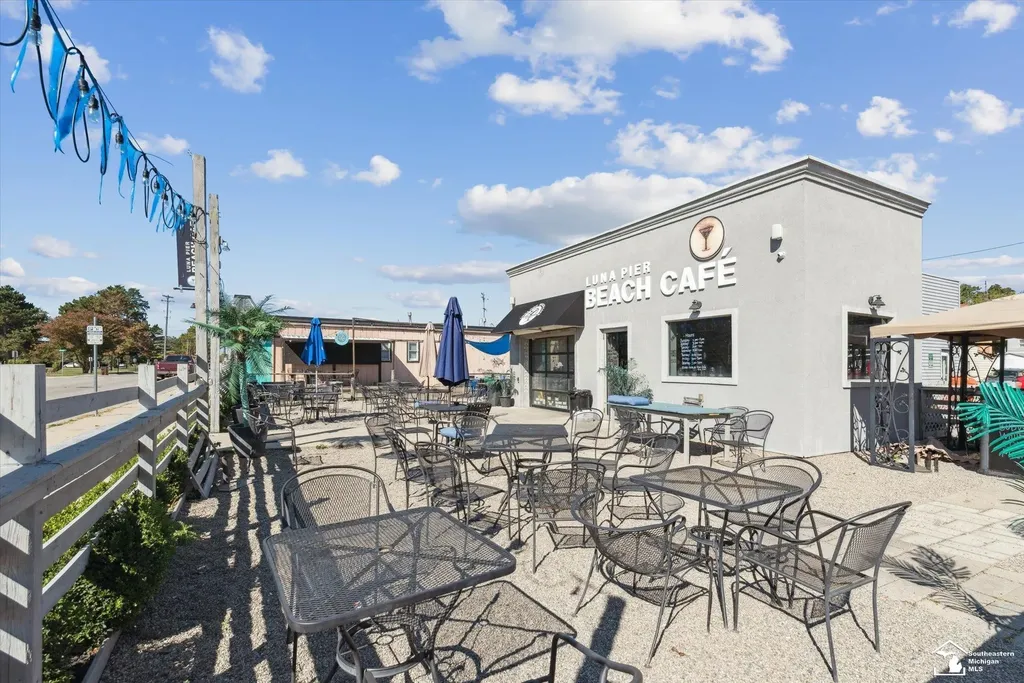 216 Beachwalk Trail Luna Pier City MI 48157