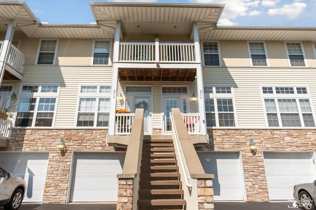 216 Beachwalk Trail Luna Pier City MI 48157