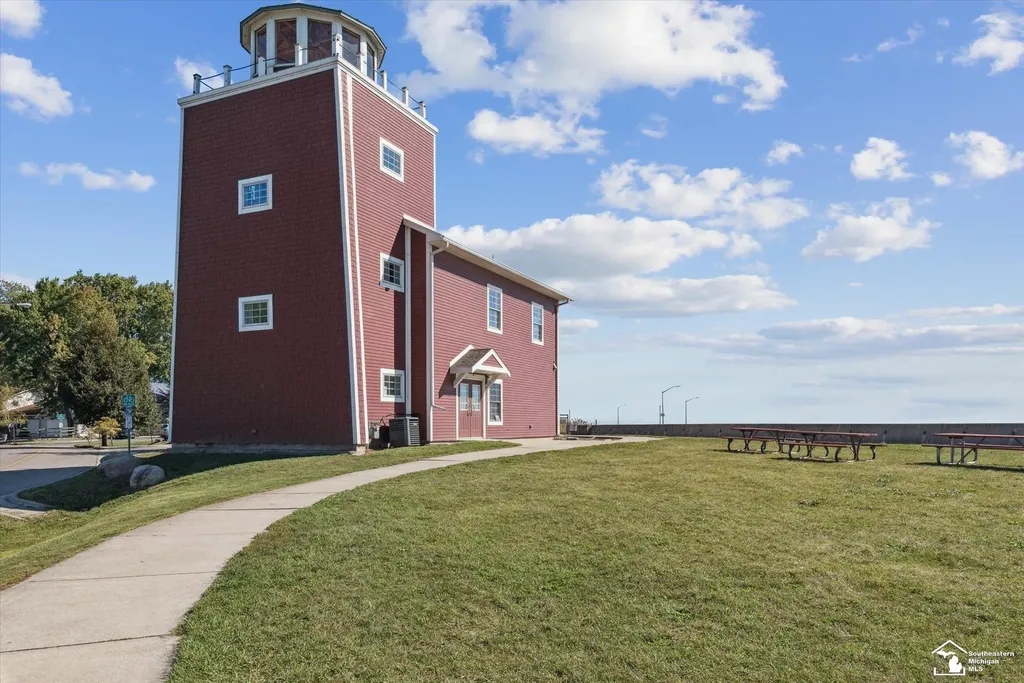 216 Beachwalk Trail Luna Pier City MI 48157