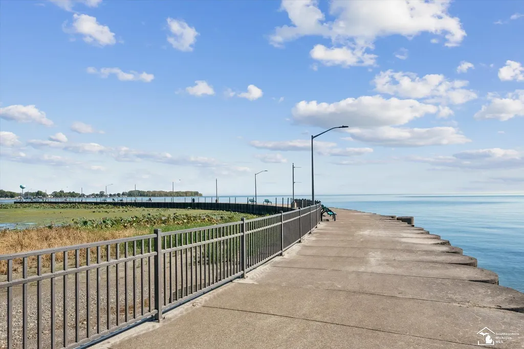 216 Beachwalk Trail Luna Pier City MI 48157