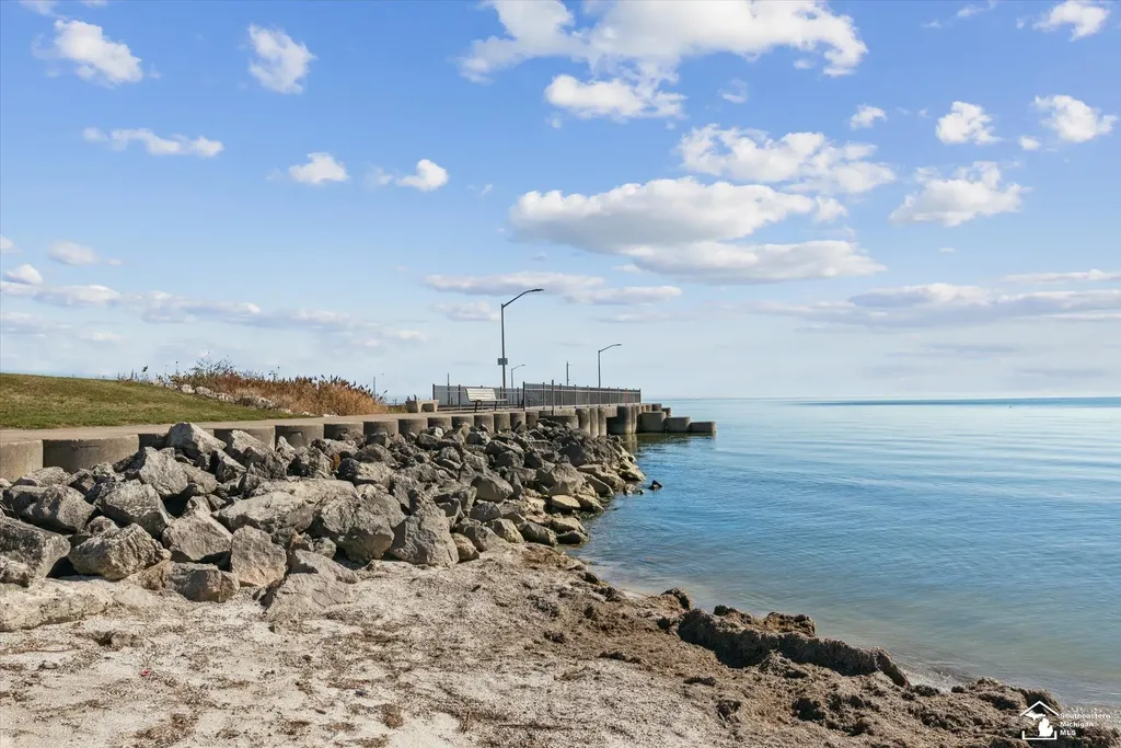 216 Beachwalk Trail Luna Pier City MI 48157