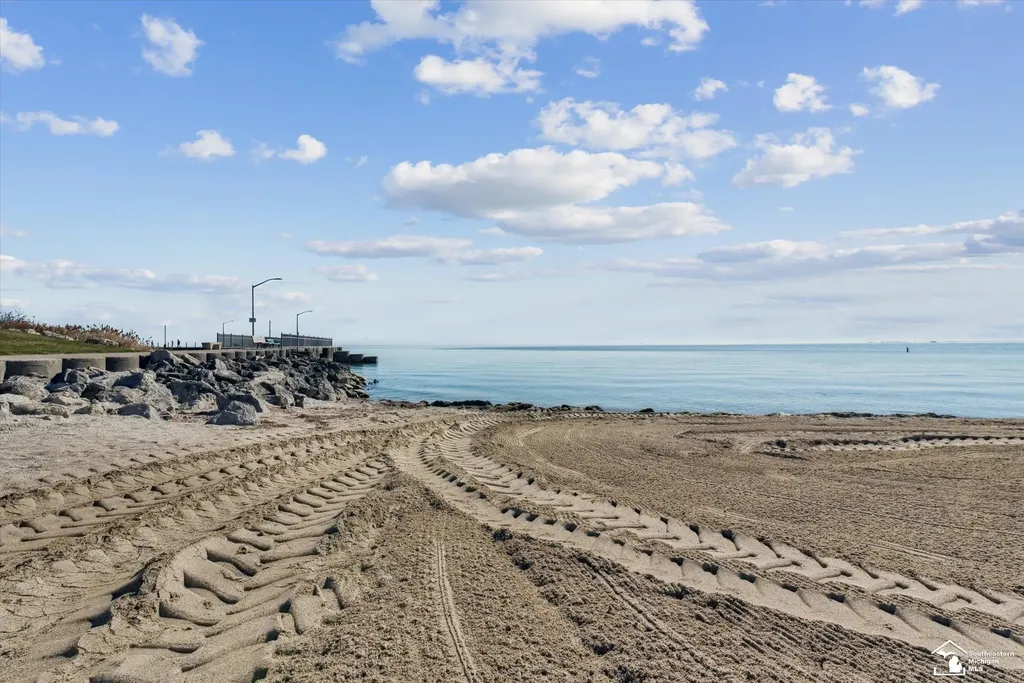 216 Beachwalk Trail Luna Pier City MI 48157