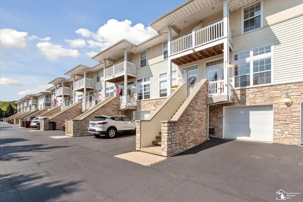 216 Beachwalk Trail Luna Pier City MI 48157