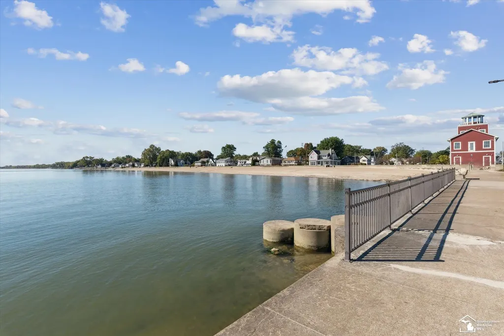 216 Beachwalk Trail Luna Pier City MI 48157