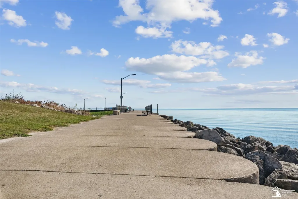 216 Beachwalk Trail Luna Pier City MI 48157