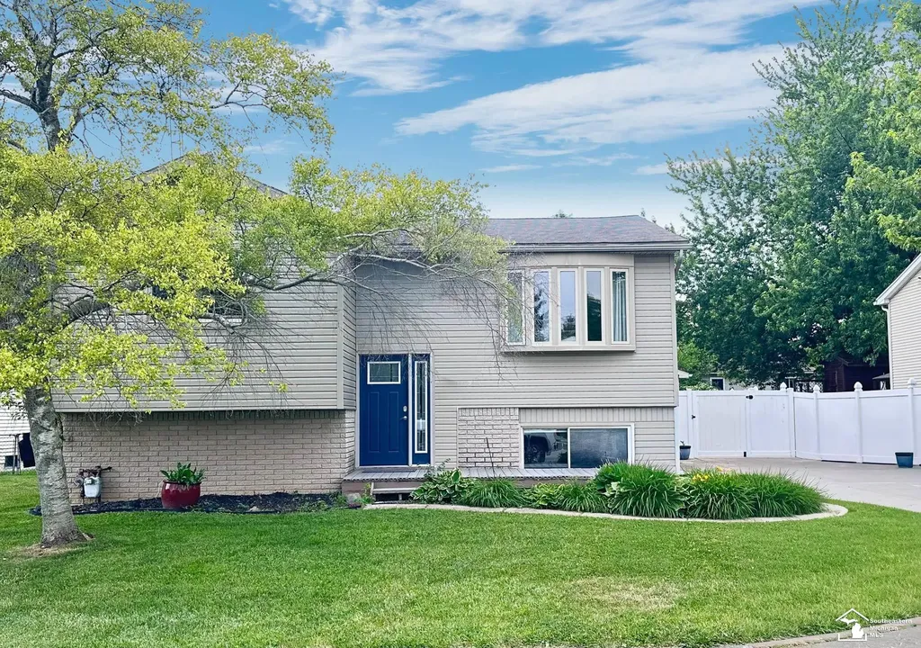 8675 Lillian Drive Berlin Charter Township MI 48166