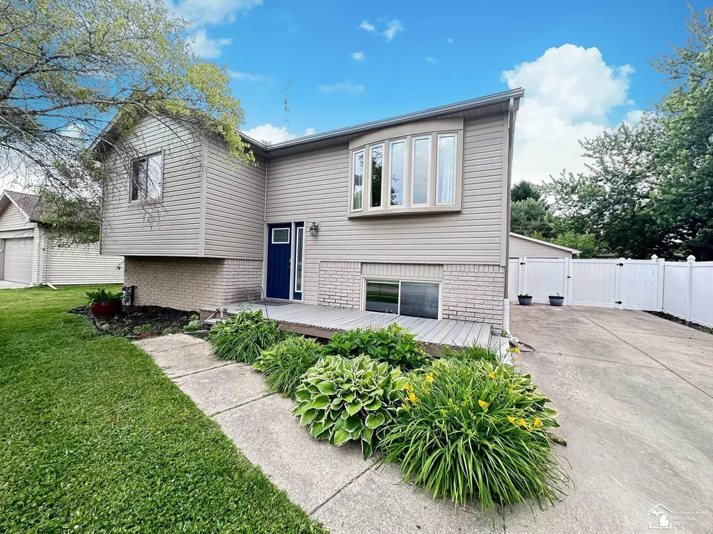 8675 Lillian Drive Berlin Charter Township MI 48166