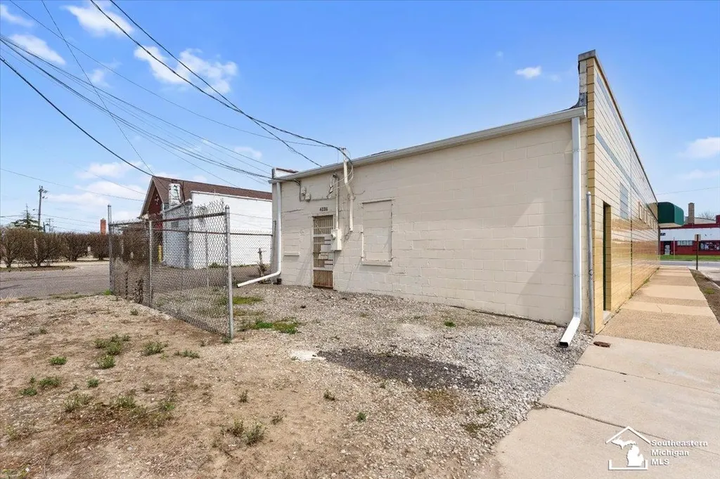 4036 Fort Street Lincoln Park City MI 48146