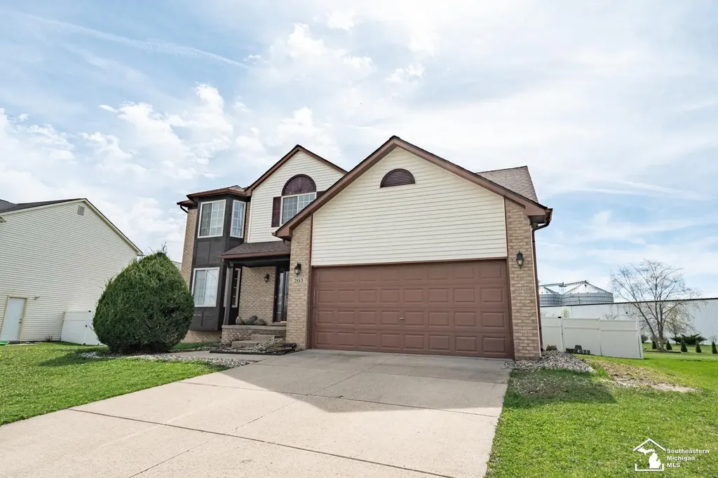 203 Dundee Ridge Drive Dundee Village MI 48131