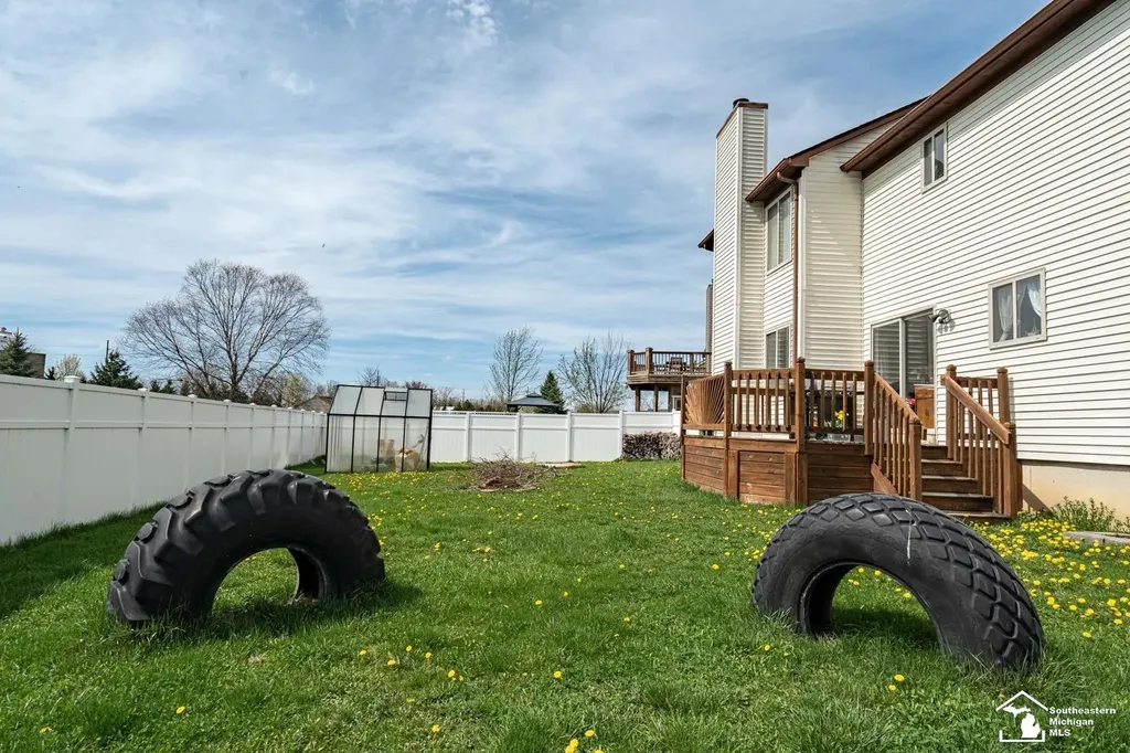 203 Dundee Ridge Drive Dundee Village MI 48131