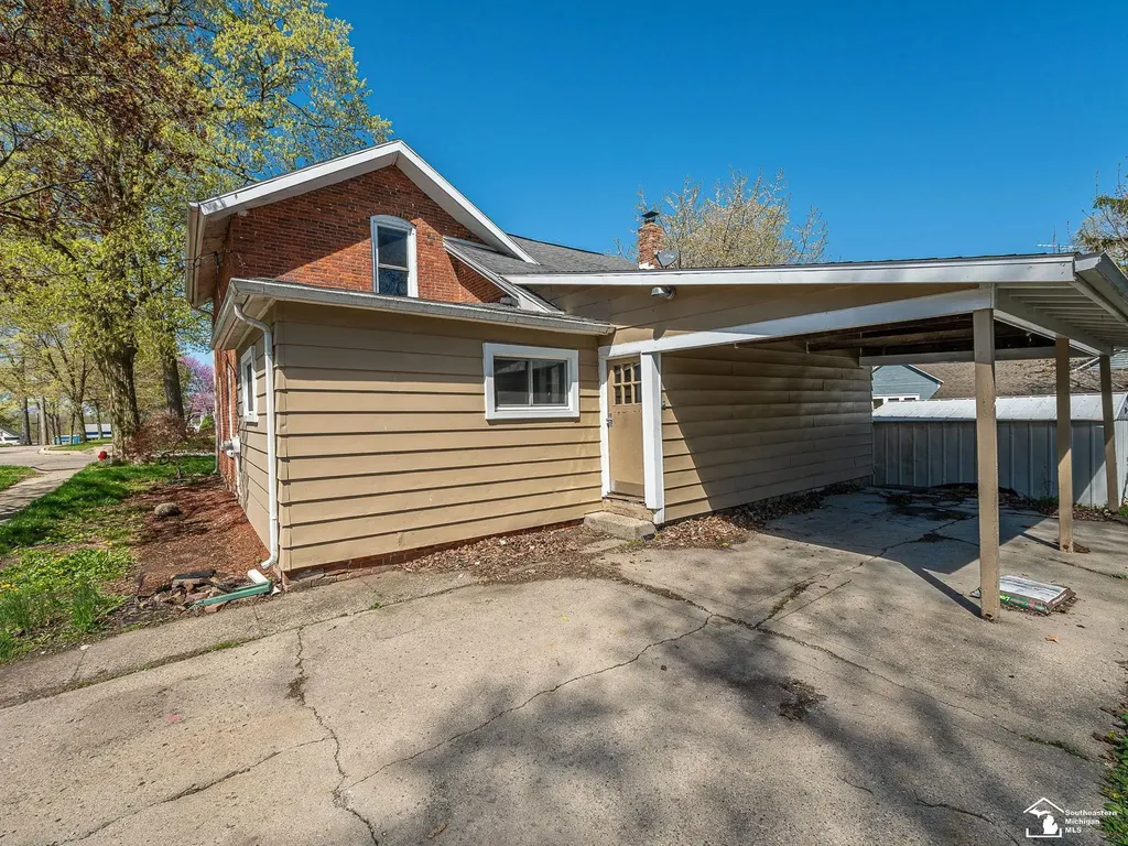 115 Grove Street Hudson City MI 49247