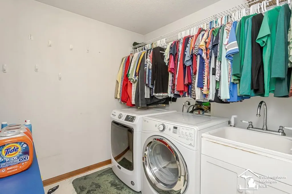 6820 Stonegate Drive Bedford Township MI 48182