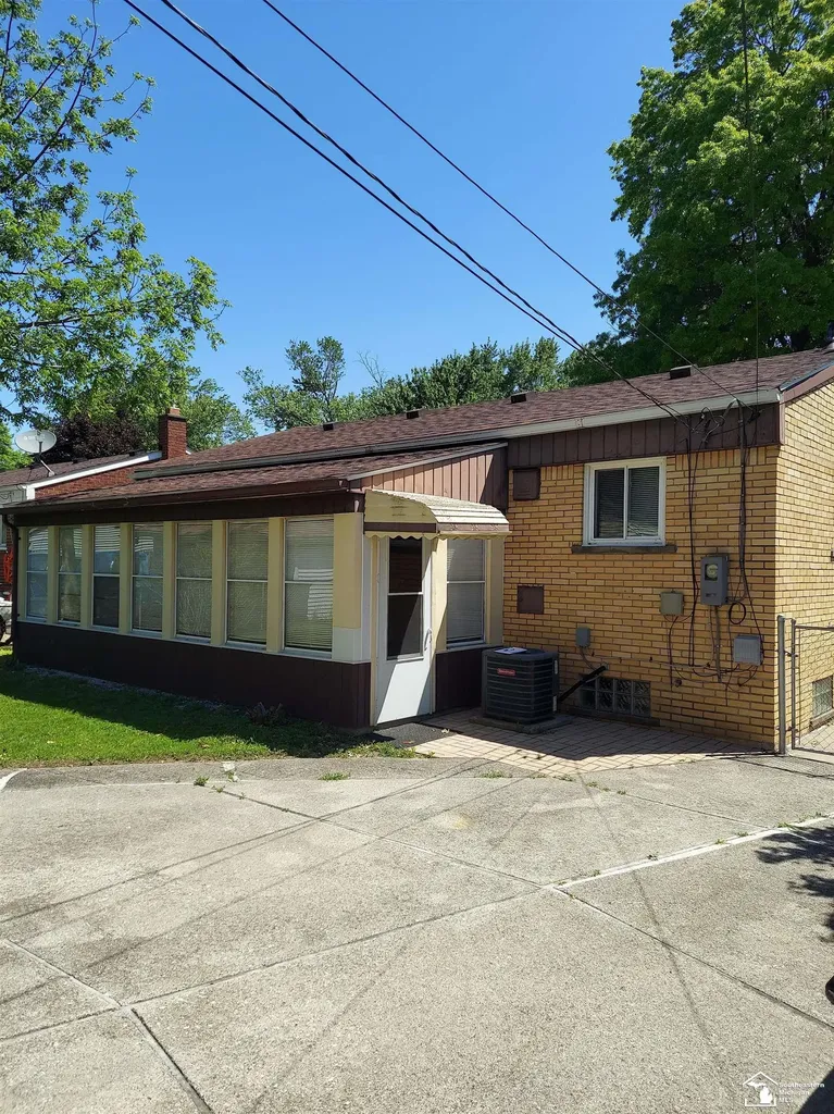 7914 Campbell Street Taylor City MI 48180