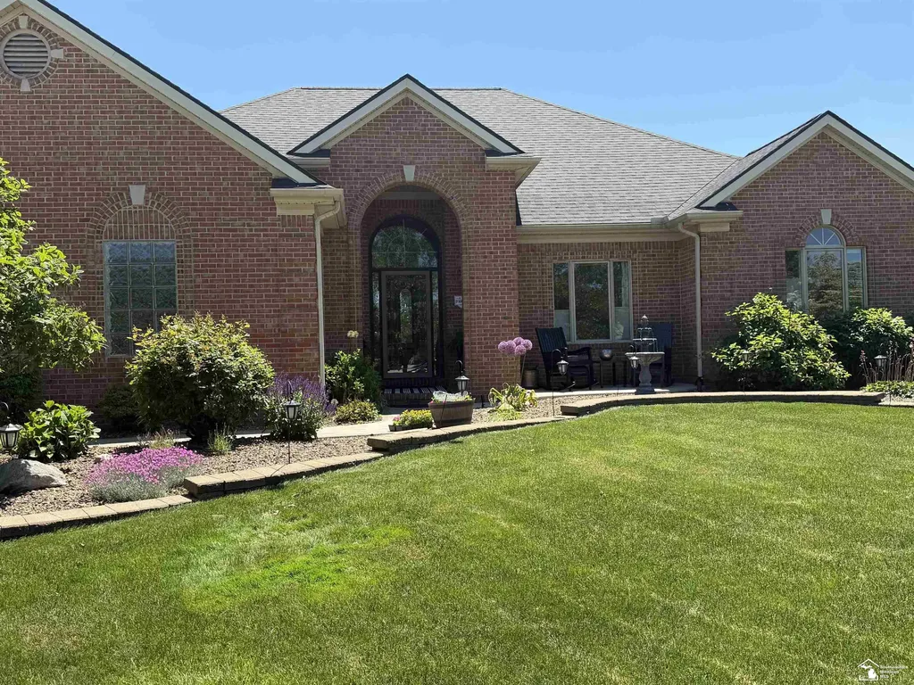 8424 Eagle Pointe Drive Unknown City MI 48166