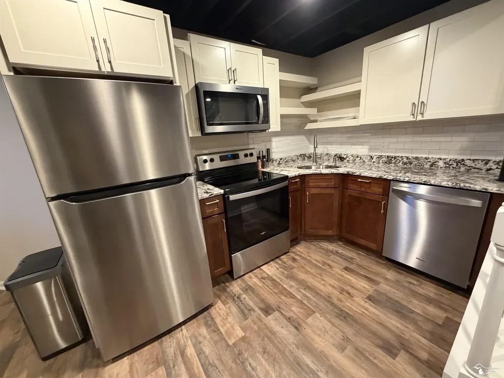 8424 Eagle Pointe Drive Unknown City MI 48166