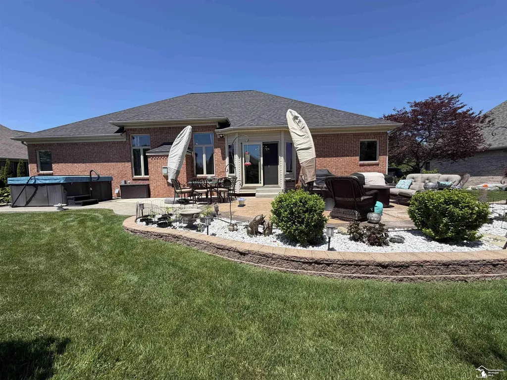 8424 Eagle Pointe Drive Unknown City MI 48166