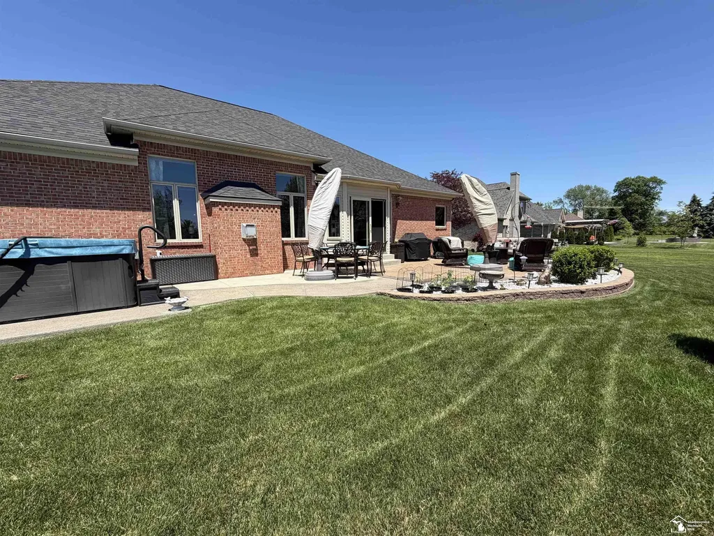 8424 Eagle Pointe Drive Unknown City MI 48166