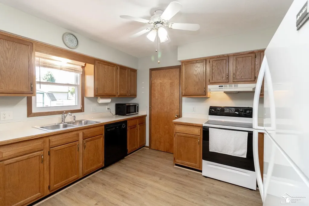 1955 Brookton Drive Bedford Township MI 48182