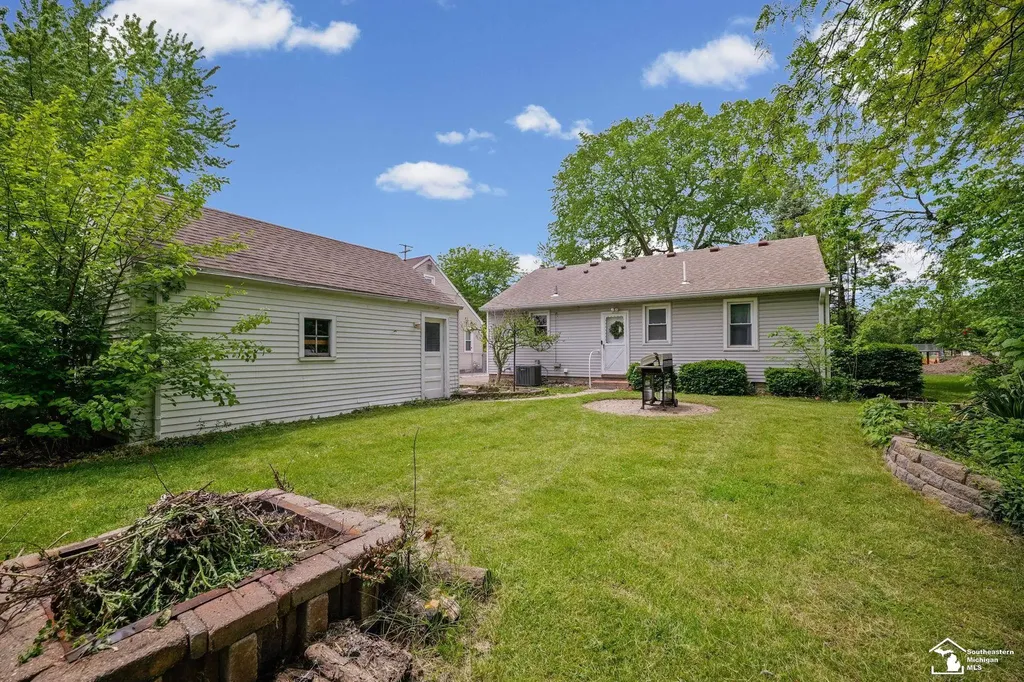 15524 Parkwood Drive Monroe Charter Township MI 48161