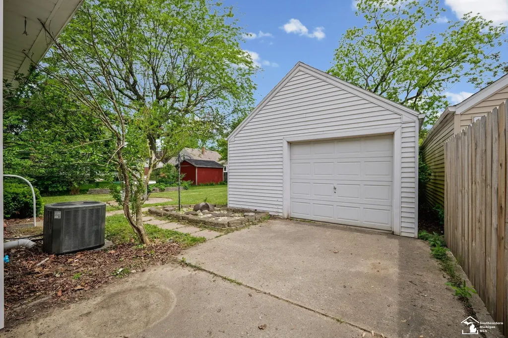 15524 Parkwood Drive Monroe Charter Township MI 48161