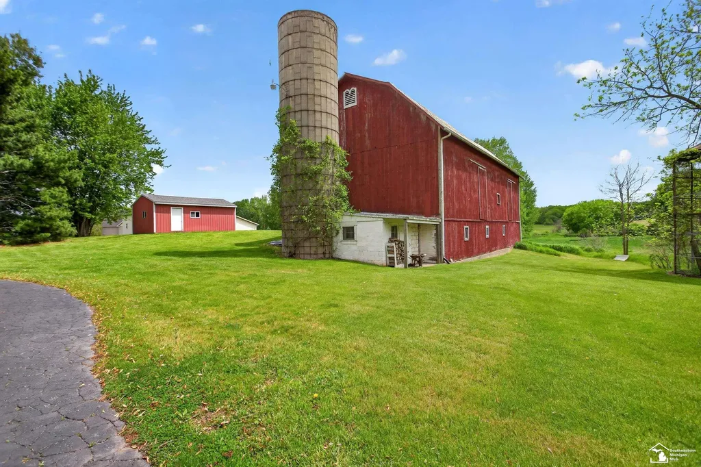 4691 Jackson Road Leslie Township MI 49251