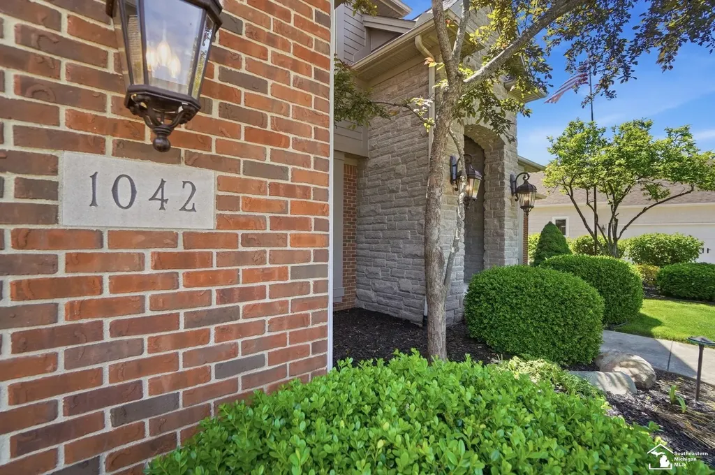 1042 Saint James Park Avenue Monroe Charter Township MI 48161