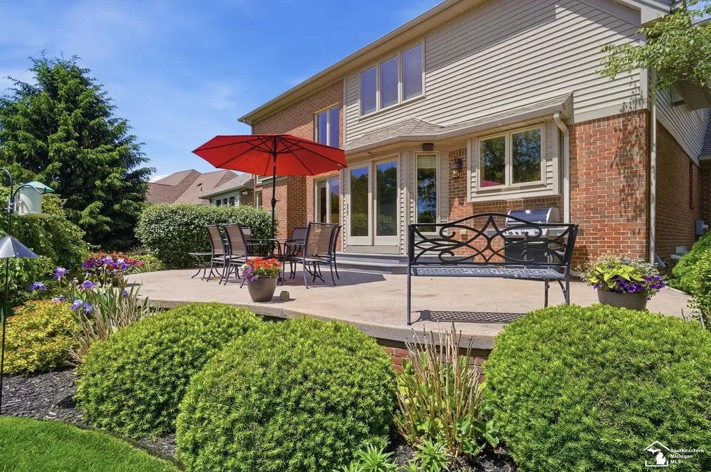 1042 Saint James Park Avenue Monroe Charter Township MI 48161
