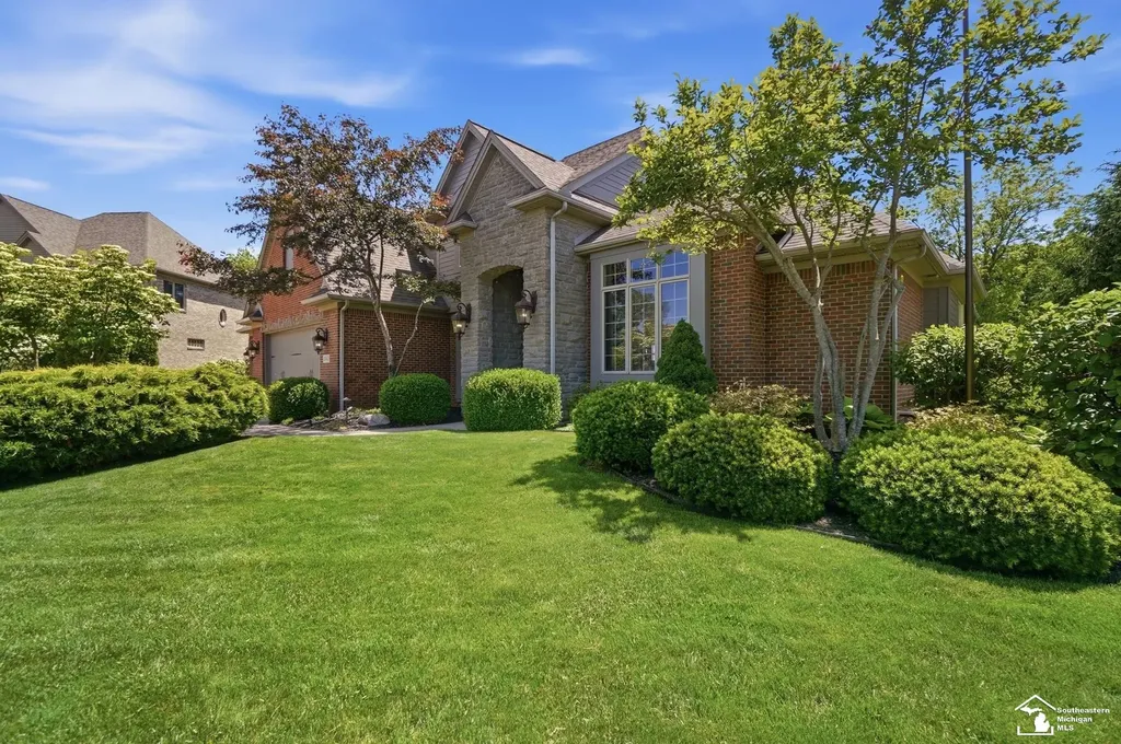 1042 Saint James Park Avenue Monroe Charter Township MI 48161