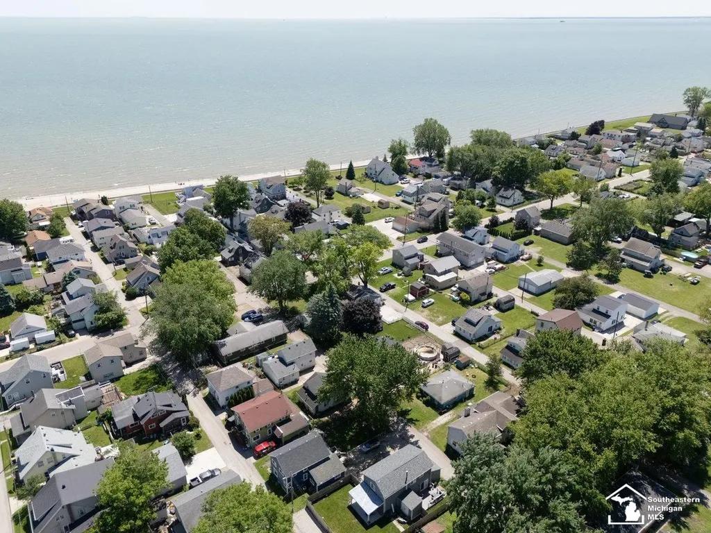 4346 4th Street Luna Pier City MI 48157