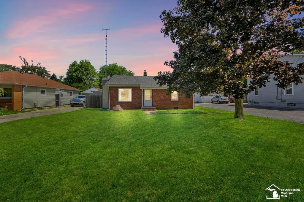 5864 Edgewood Boulevard Monroe Charter Township MI 48161
