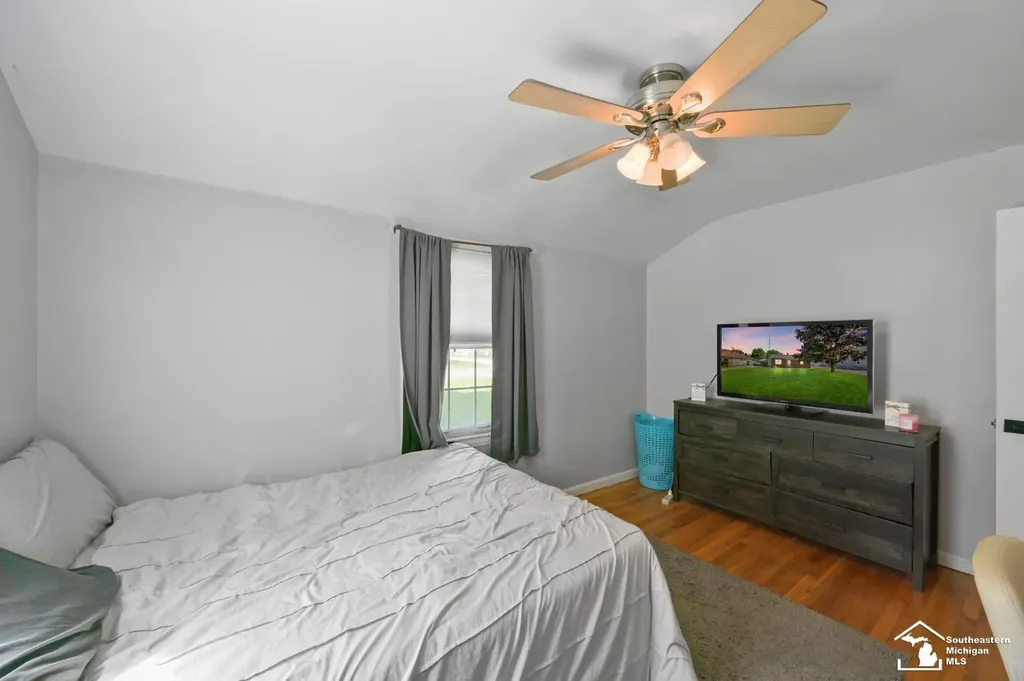 5864 Edgewood Boulevard Monroe Charter Township MI 48161