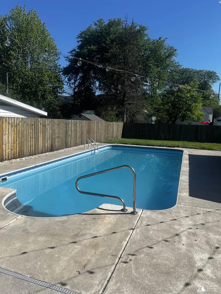 5864 Edgewood Boulevard Monroe Charter Township MI 48161