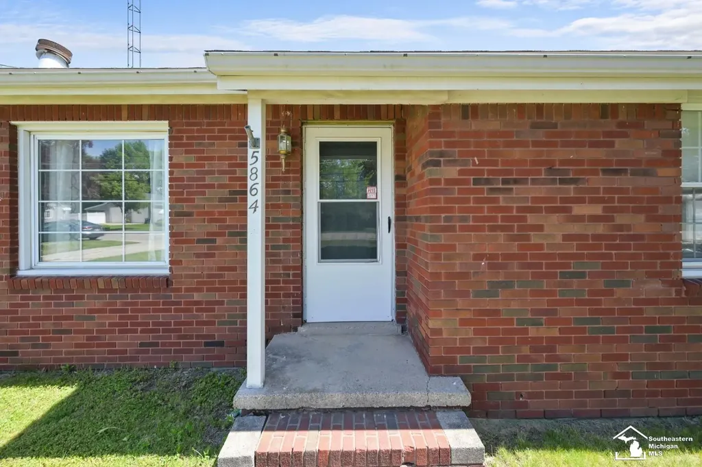 5864 Edgewood Boulevard Monroe Charter Township MI 48161