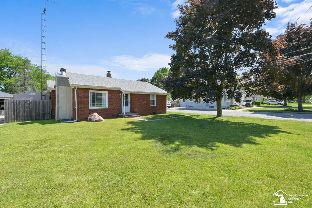 5864 Edgewood Boulevard Monroe Charter Township MI 48161