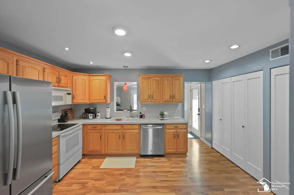 5864 Edgewood Boulevard Monroe Charter Township MI 48161