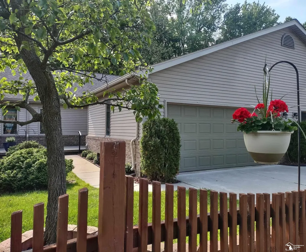 19040 Otto Court Huron Charter Township MI 48164
