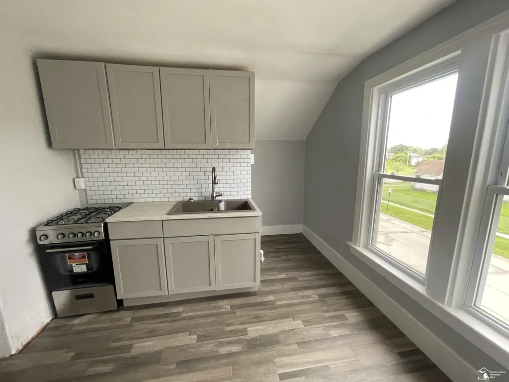 68 Navarre Street Monroe City MI 48161