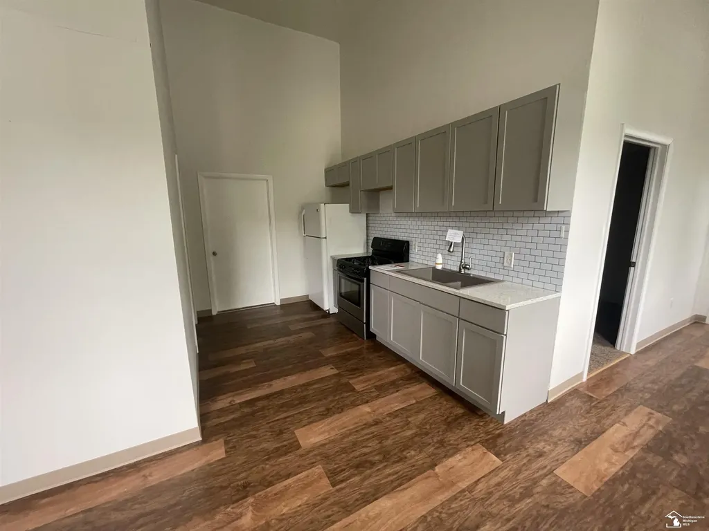 68 Navarre Street Monroe City MI 48161