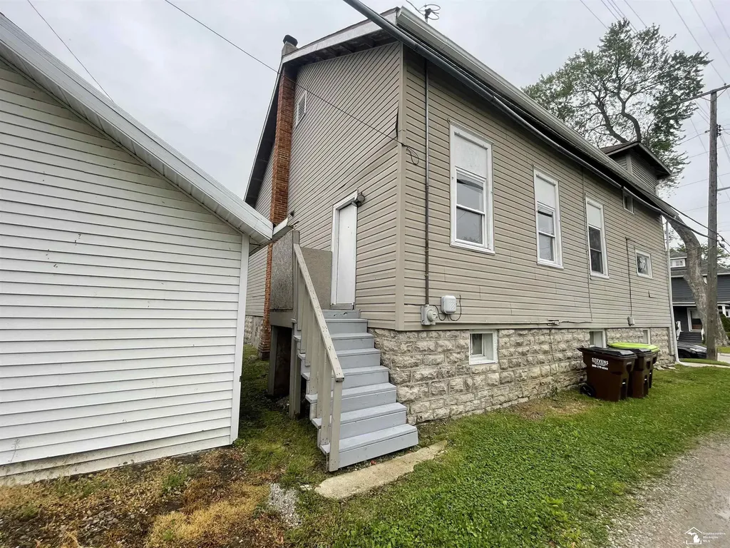 68 Navarre Street Monroe City MI 48161