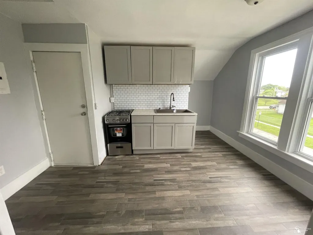 68 Navarre Street Monroe City MI 48161