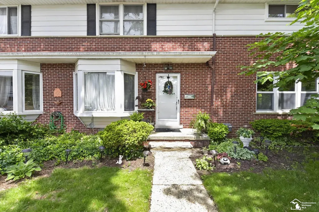 2604 Rochester Road Royal Oak City MI 48073