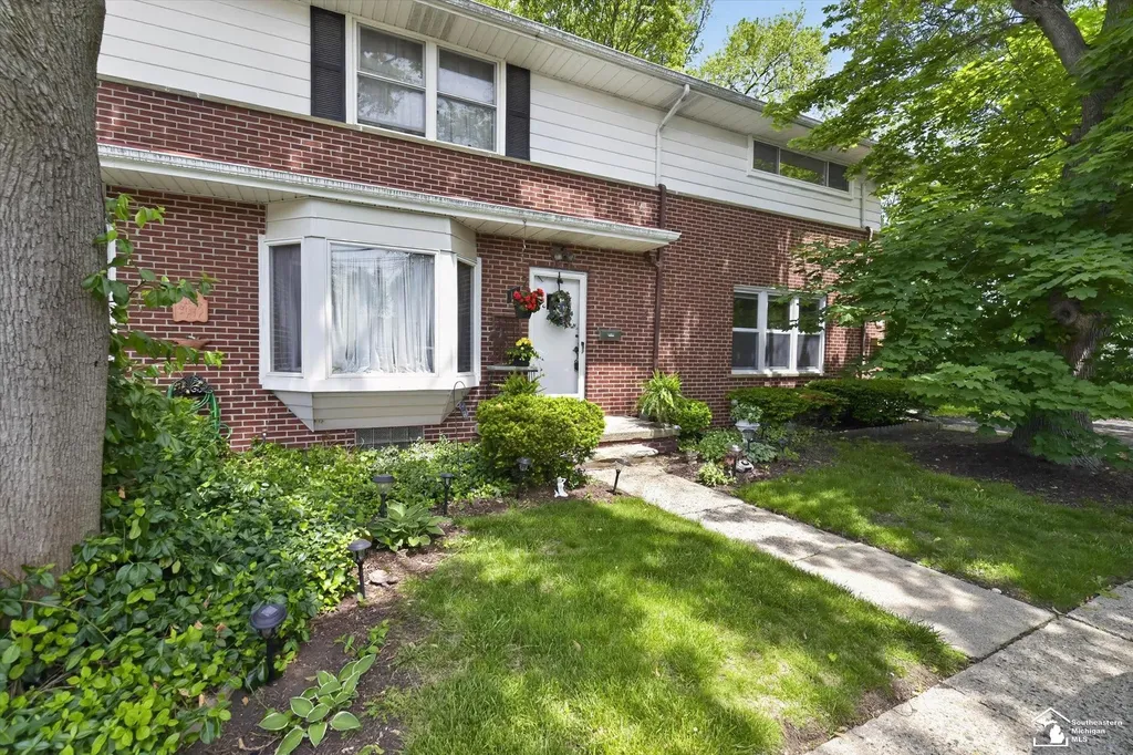 2604 Rochester Road Royal Oak City MI 48073