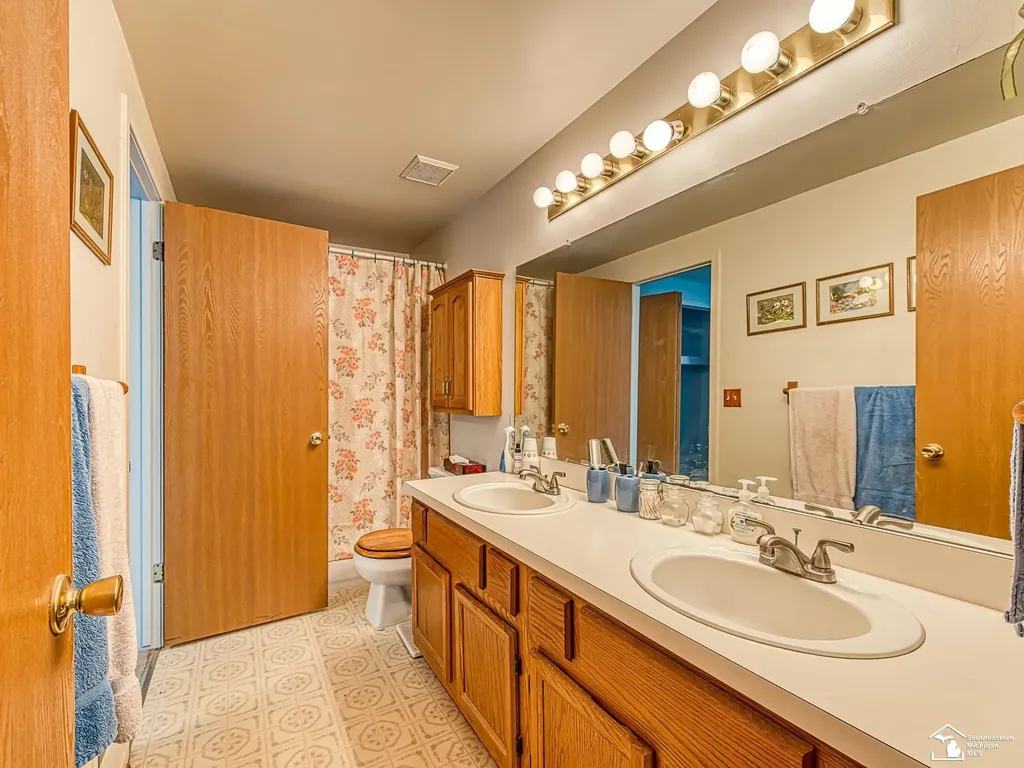 22262 Sherwood Lane Brownstown Charter Township MI 48134