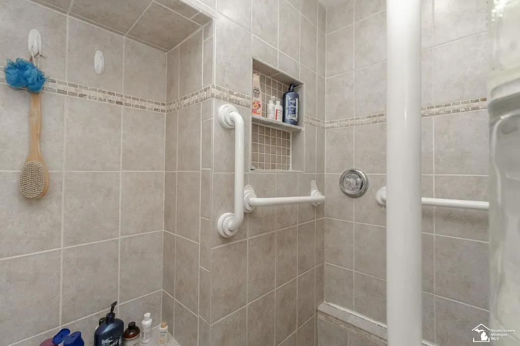 1372 Laurelhurst Drive Bedford Township MI 48182