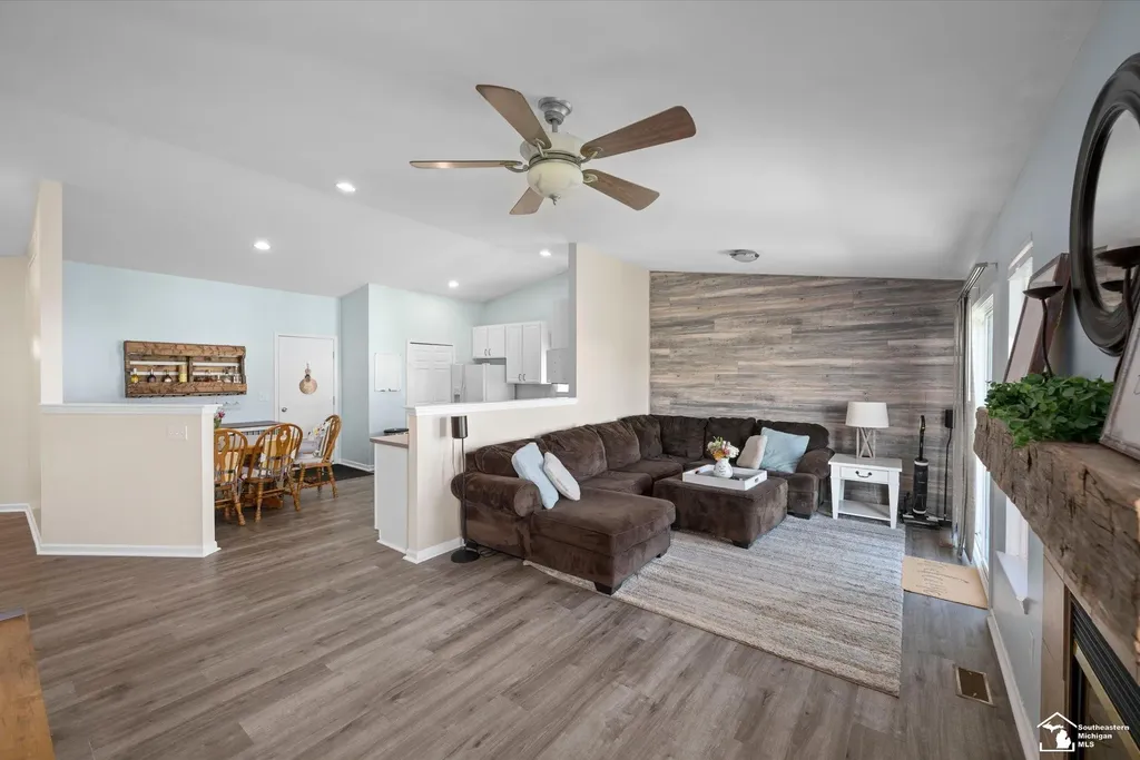 7040 Poplar Drive Ypsilanti Charter Township MI 48197
