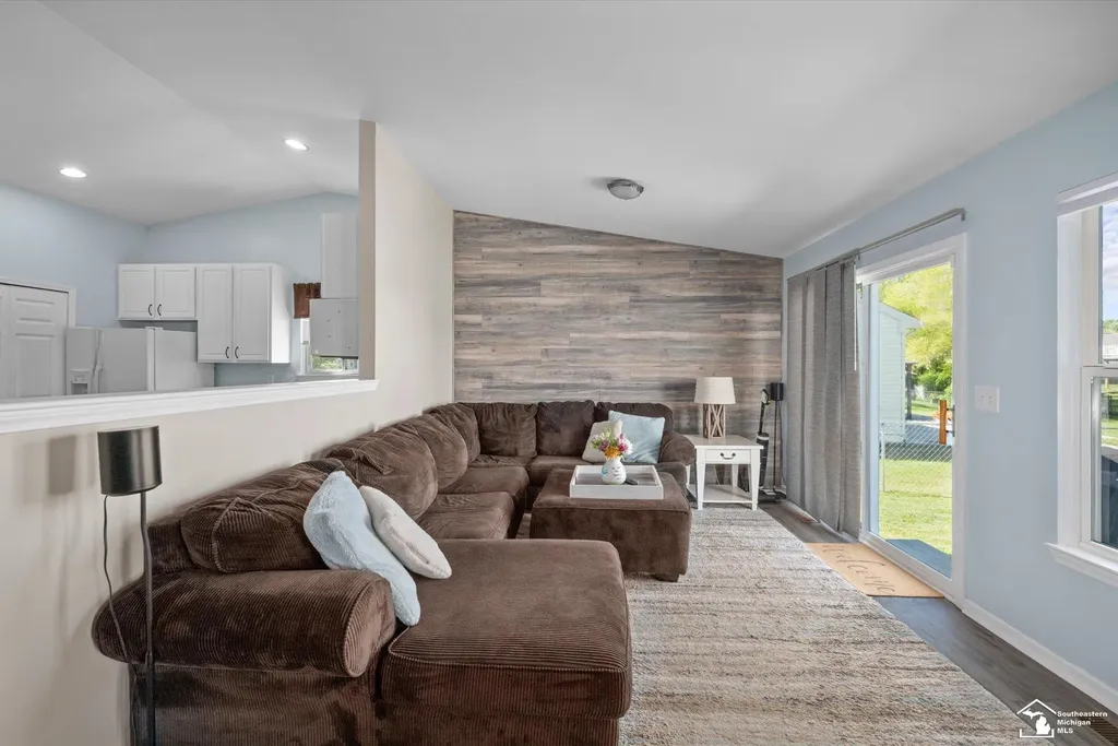 7040 Poplar Drive Ypsilanti Charter Township MI 48197