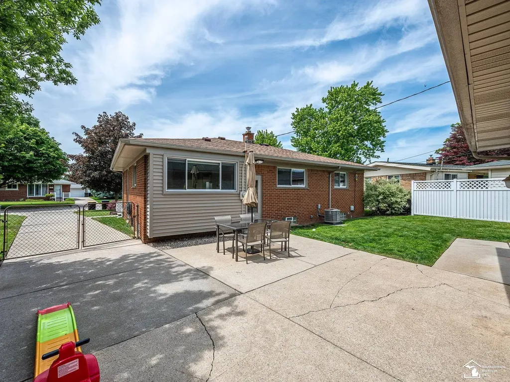 3421 Maidstone Avenue Trenton City MI 48183